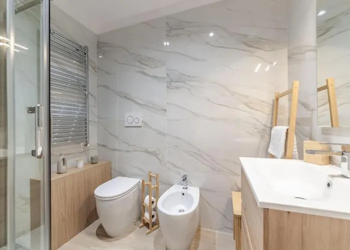 Apartment Domus 124, Elegant Comfort With Parking Rom