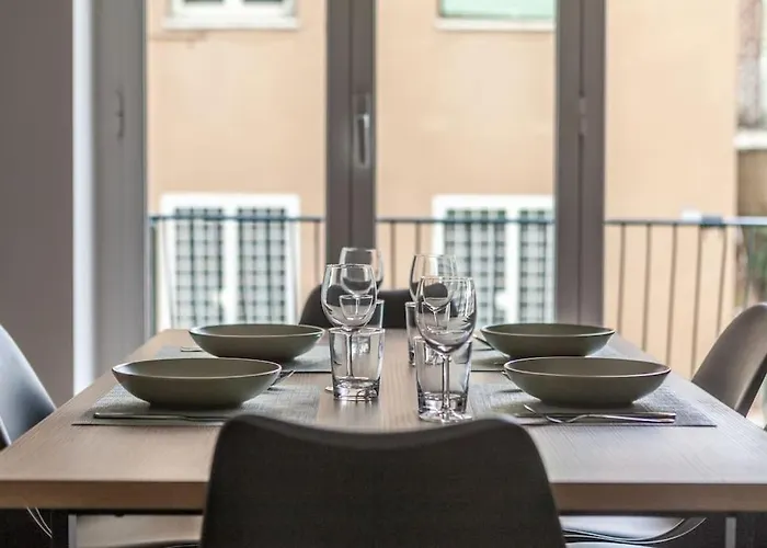 Domus 124, Elegant Comfort With Parking